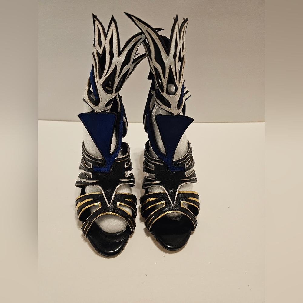 Shoes - Picture 2 of 5